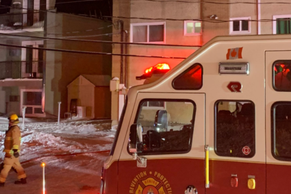 1 person sent to hospital after apartment fire in Regina